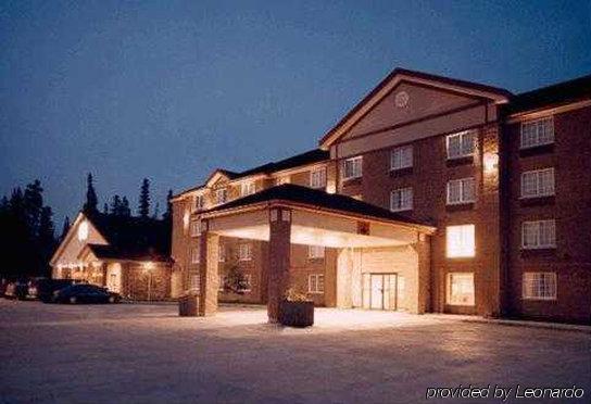 Woodlands Inn & Suites Fort Nelson Eksteriør bilde